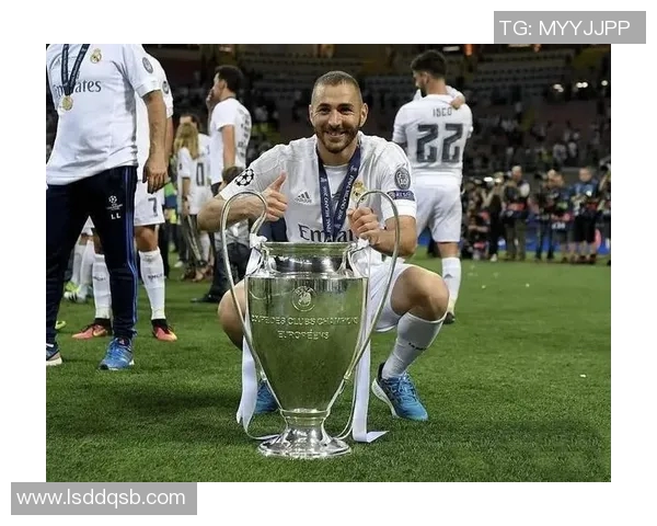 璀璨星光闪耀绿茵场欧冠足球明星精彩瞬间回顾